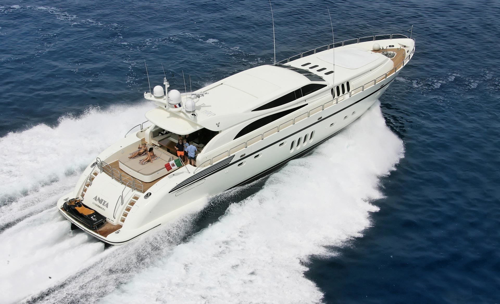 leopard 120 yacht